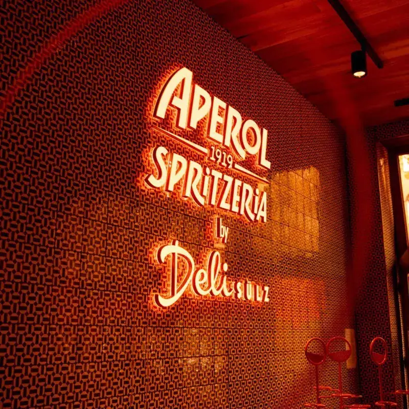 Aperol Spritzeria LED Neon Schild Interior Design individuelle Neon Schilder