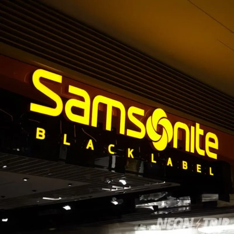 3D Leuchtbuchstaben frontbeleuchtet Leuchtreklame Shoppingcenter Berlin